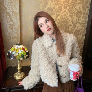 양털 여성 코트 2025 겨울 두꺼운 모피 쇼트 스타일 환경 보호 모피 소뿔 버클 태국 사람 디 컬 털 맨위