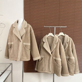 버클 업 버튼 착용 카키 모피 여성 코트