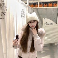 표준 화이트 덕 다운 슬림해 보이는 네리 털이 있는 다운 재킷 너구리 모피