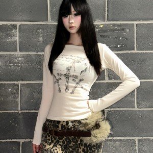 De 플러시 긴팔 티셔츠 여성 이른 가을 십자가 초상화 프린트 몸매 가꾸기 슬림해 보이는 기본 셔츠